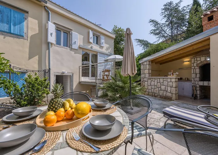 Island Villa Alba With Terrace & Grill - Happy Rentals